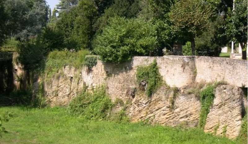 Les faluns : mur archéologique - Commune de Salles<br>